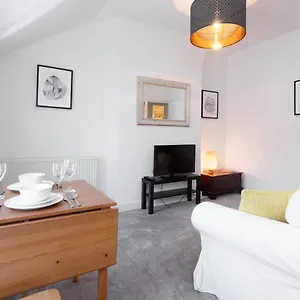 Charming, Well-equipped - 5 Minutes From Apartment