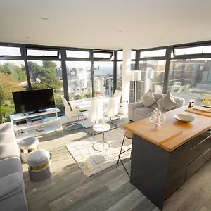 * Panoramic Penthouse With Sea & Views Apartment