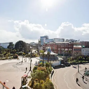 Richmond Views - Prime Town Centre Location - Close To The Beach! Apartment