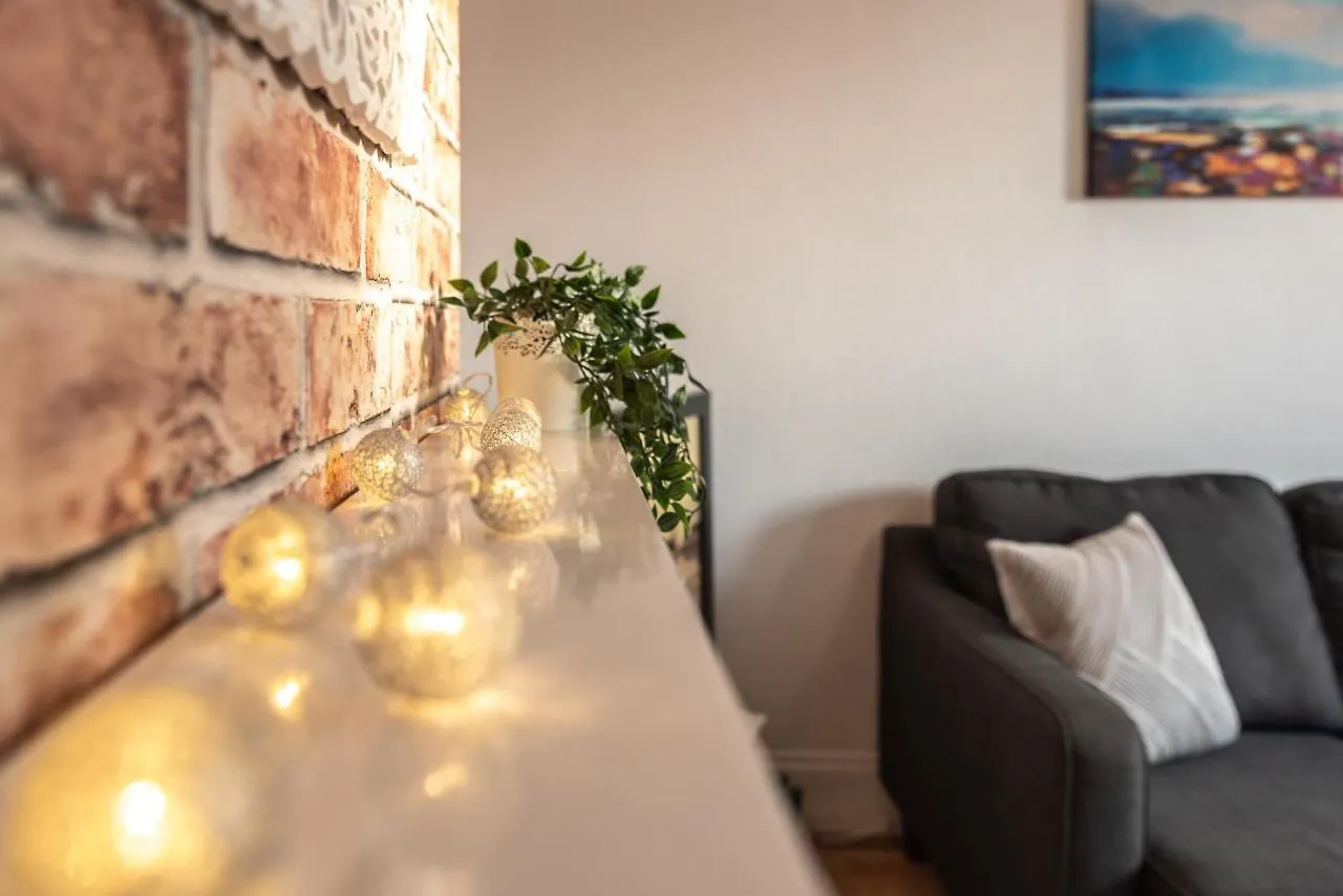 Holiday home 5-Bedroom Kings House With Garden L Spacious L Close To The Centre L Shops L Restaurants Bournemouth