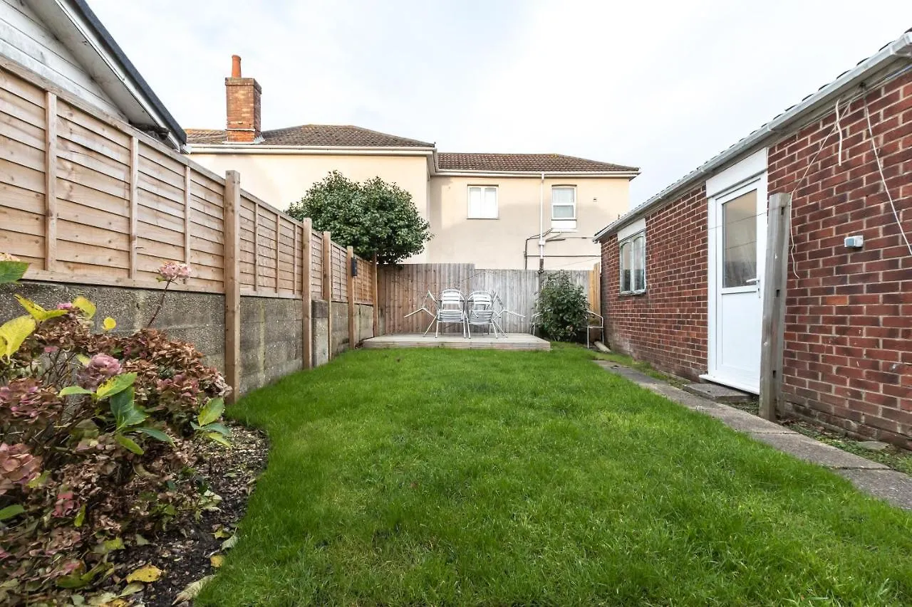 5-Bedroom Kings House With Garden L Spacious L Close To The Centre L Shops L Restaurants Bournemouth